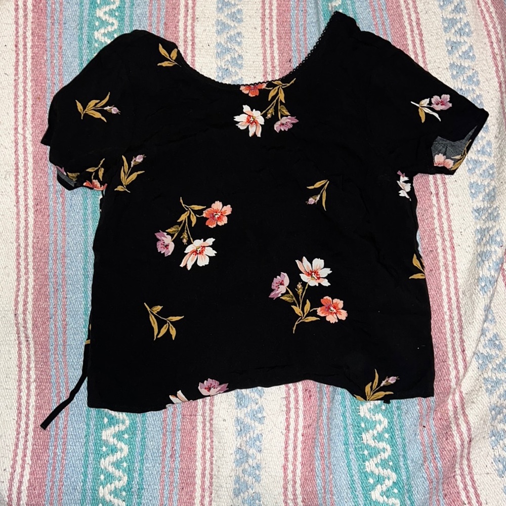 Abercrombie & Fitch black floral short-sleeved blouse